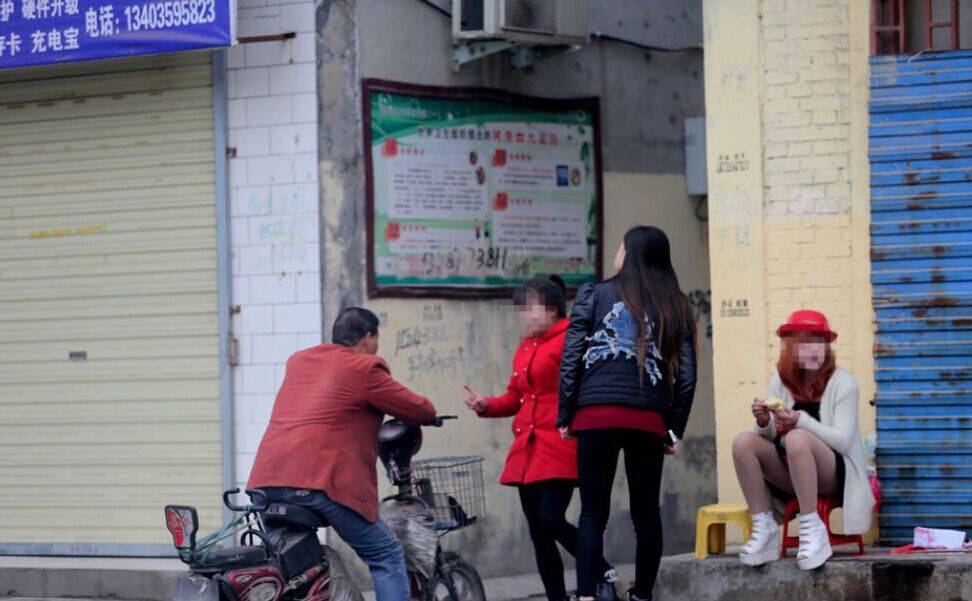 城中村中年妇女卖淫案,国内各地城中村妇女卖淫案例
