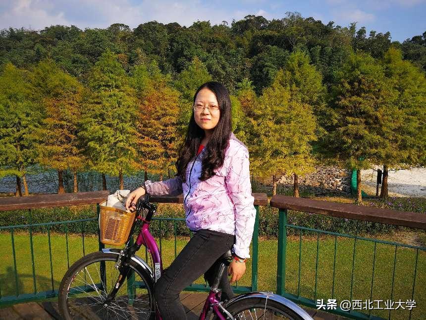 最美教师的表彰仪式,最美教职工集体