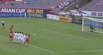 大年初一男足输球后观众反应,男足大年初一输球球迷的愤怒