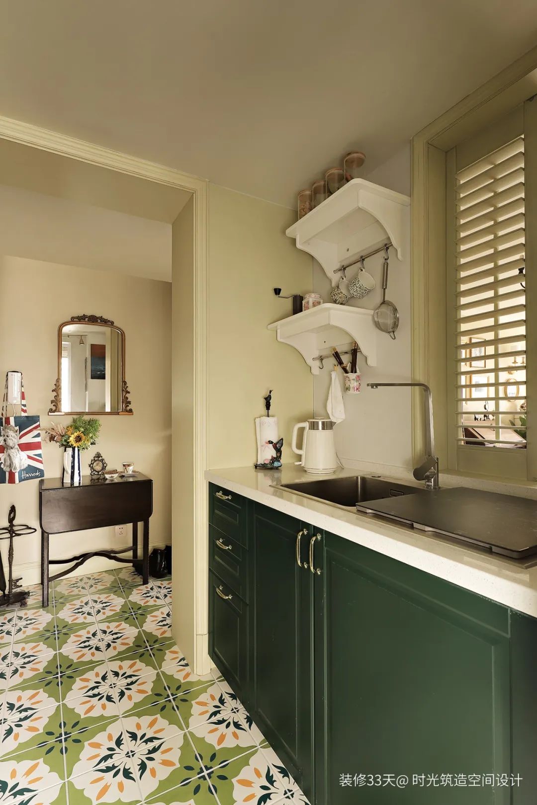 绻佸崕閮藉競閲岀殑鐢板洯鐢熸椿,绻佸崕閮藉競涓殑璇楁剰浜哄眳