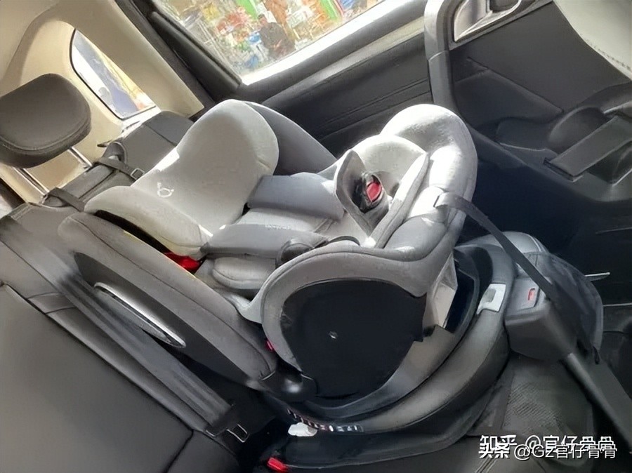 刚出生的小孩能坐汽车安全座椅吗,一出生就可以坐安全座椅吗
