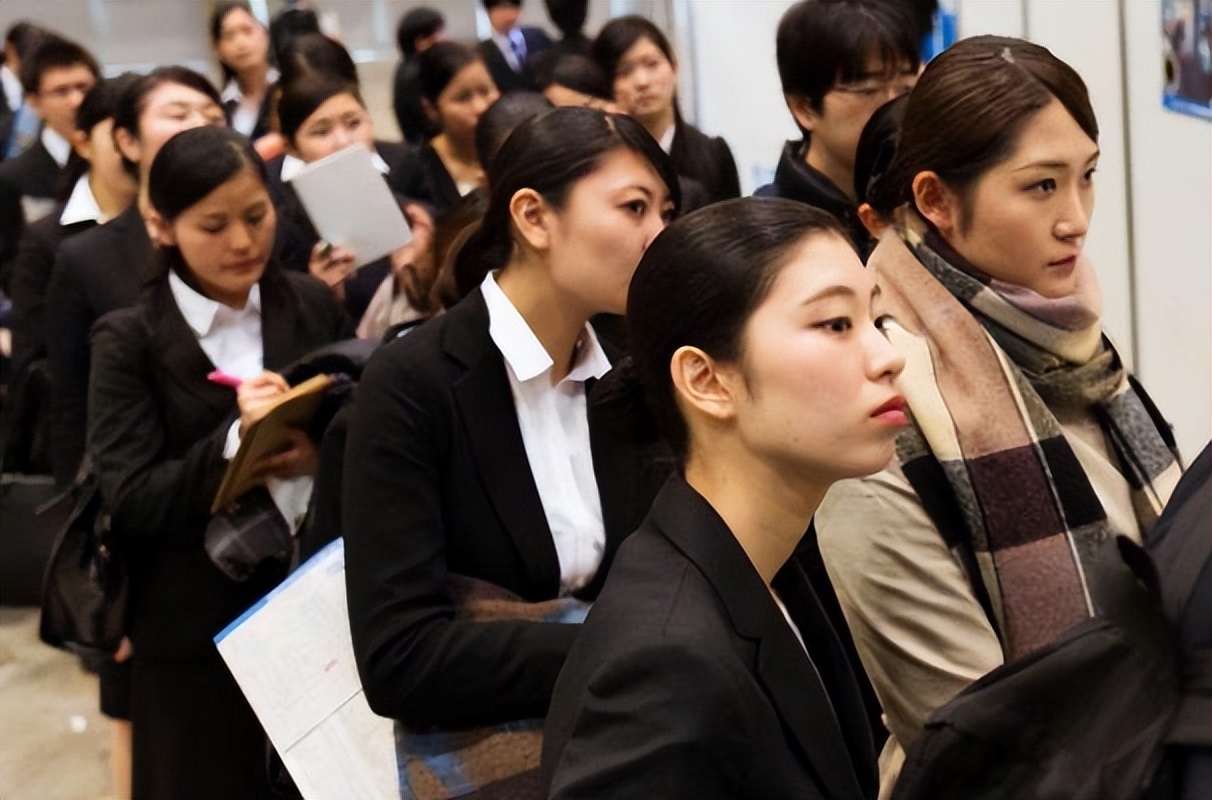 未来十年女生好就业的专业，前景好且收入高，家有女生可多留意
