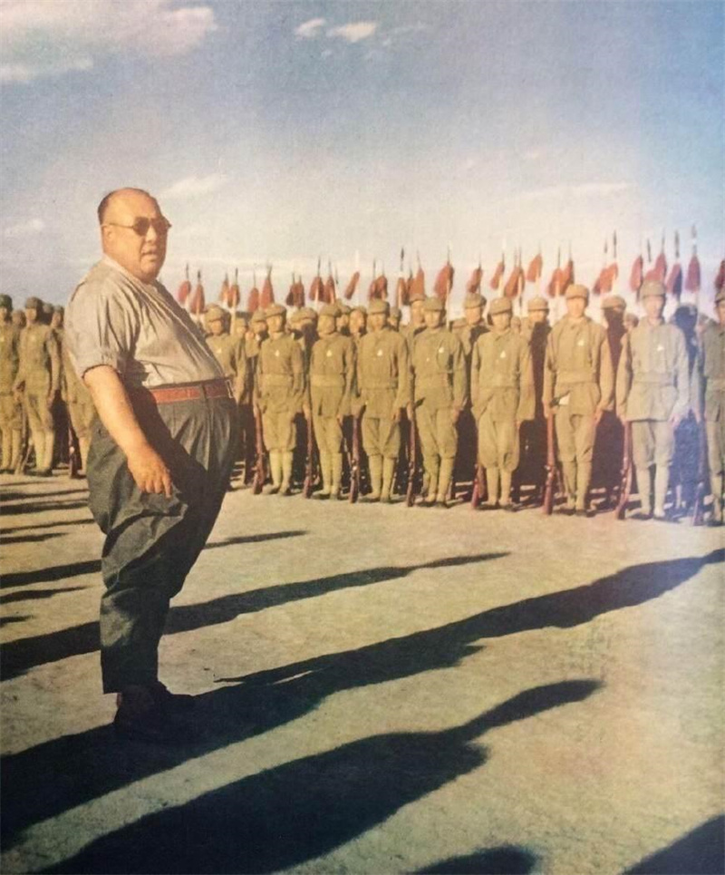 逃往美国的马鸿逵,马鸿逵去美国带走多少黄金