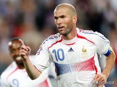 足球里面哪个位置最重要,足球场上球员位置示意图