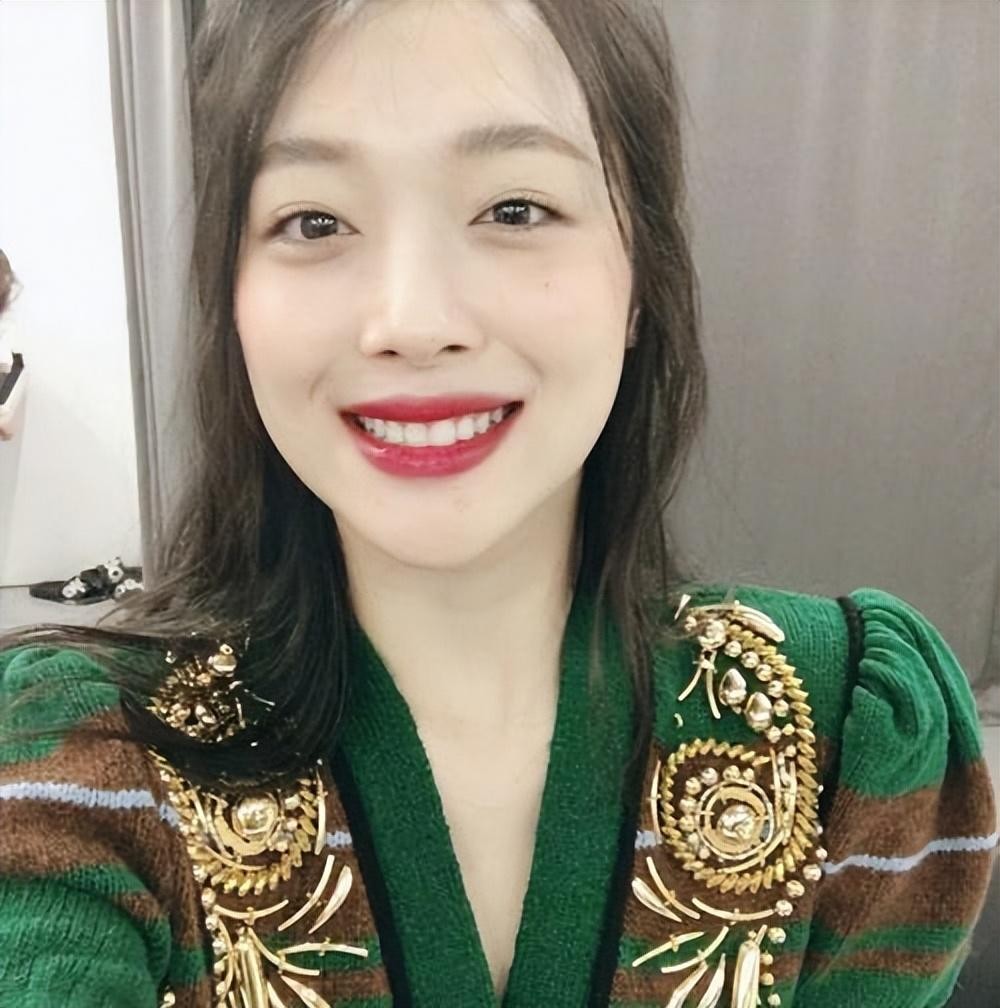 盘点韩国女明星最敢穿的衣服,韩国女星近期着装精选