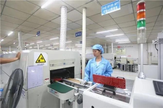 年轻人宁愿送外卖也不去工厂,专家建议年轻人少送外卖去工厂