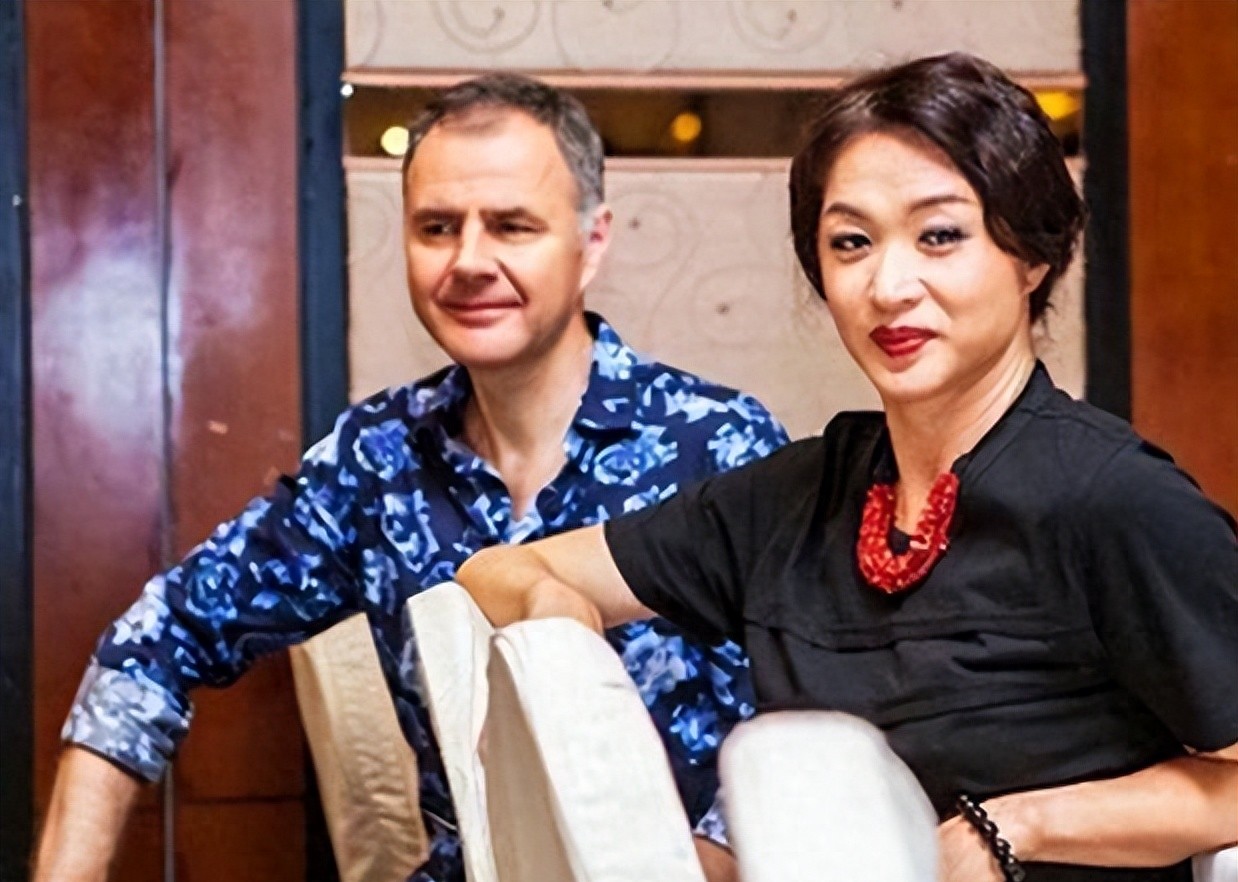 做完变性手术后的金星，在和女人一起洗澡时，会动心吗？