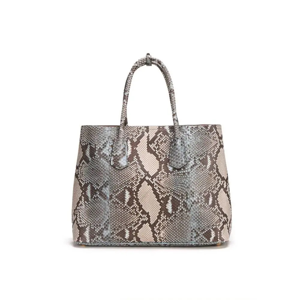 雄性眼镜王蛇捕杀雌性王蛇视频,眼镜王蛇繁衍过程