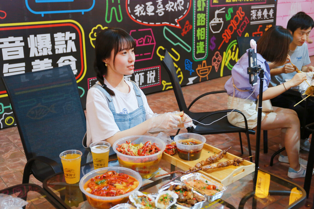 直播购物要注意什么,直播购物猫腻多亟需监管紧箍咒