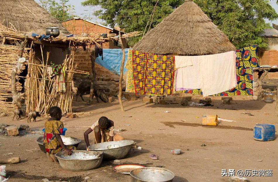 2016年，非洲男孩向白人美女讨水喝走红网络，男孩后来怎么样了？