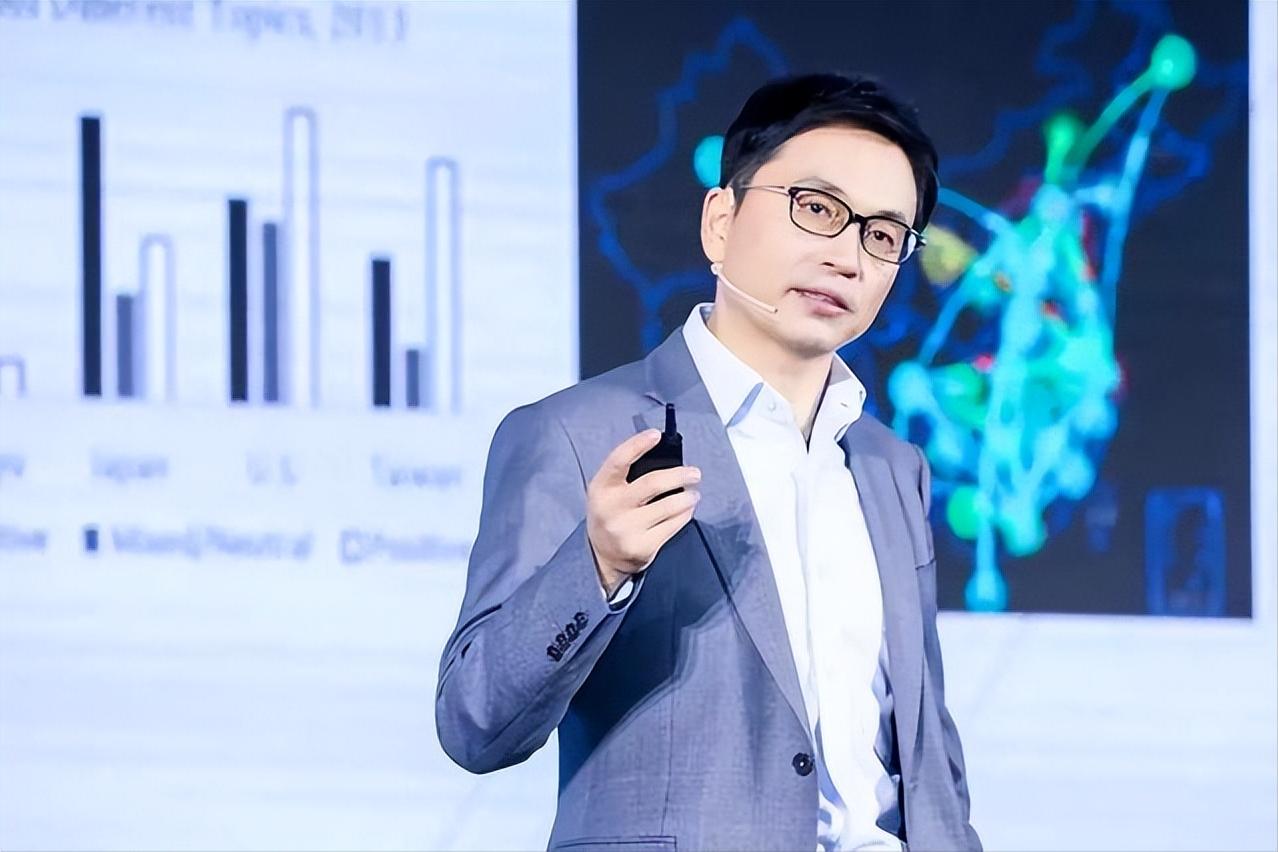 从学渣到投资大神,回报率比巴菲特还高,5000亿资产如今巨亏裁员