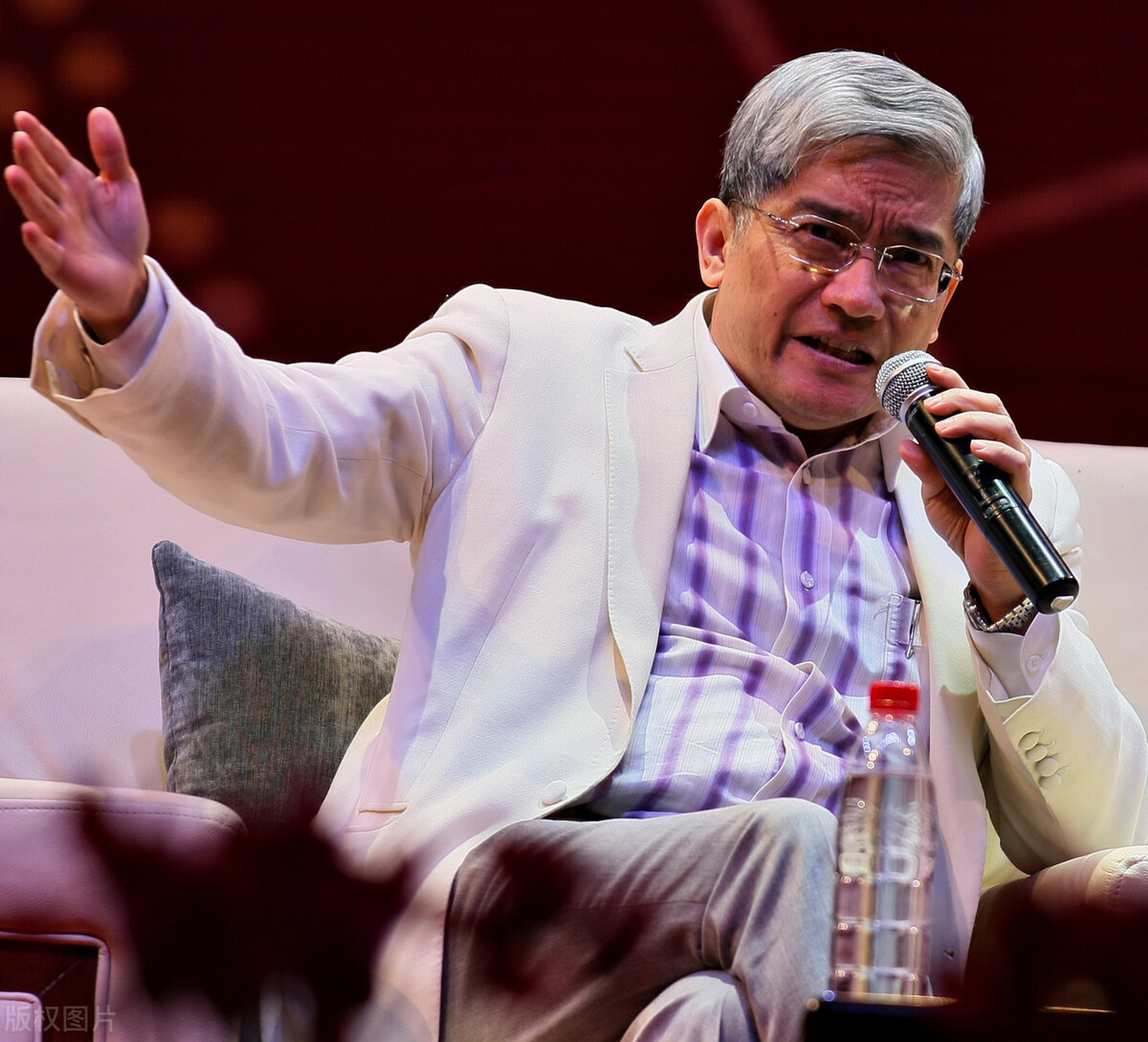 郎咸平给空姐买房,郎咸平拿回空姐房子了吗