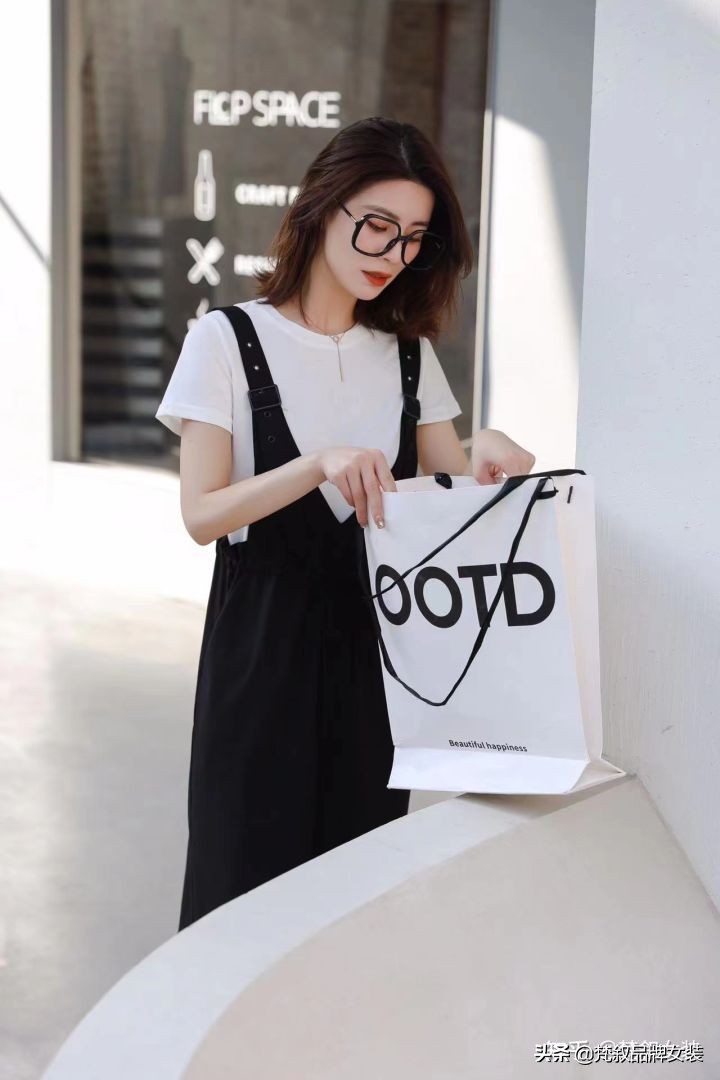 桦南县梵叙女装品牌集合店,梵叙品牌女装折扣店总部地址