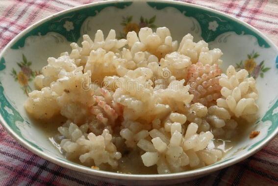 炒鱿鱼必须要焯水吗,炒鱿鱼家常做法需要焯水吗