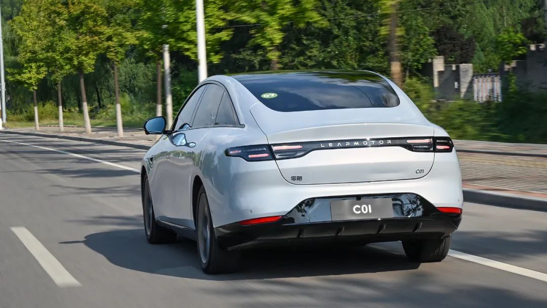 降价后的零跑c01值得买么,二手零跑c012022款后驱长续航版