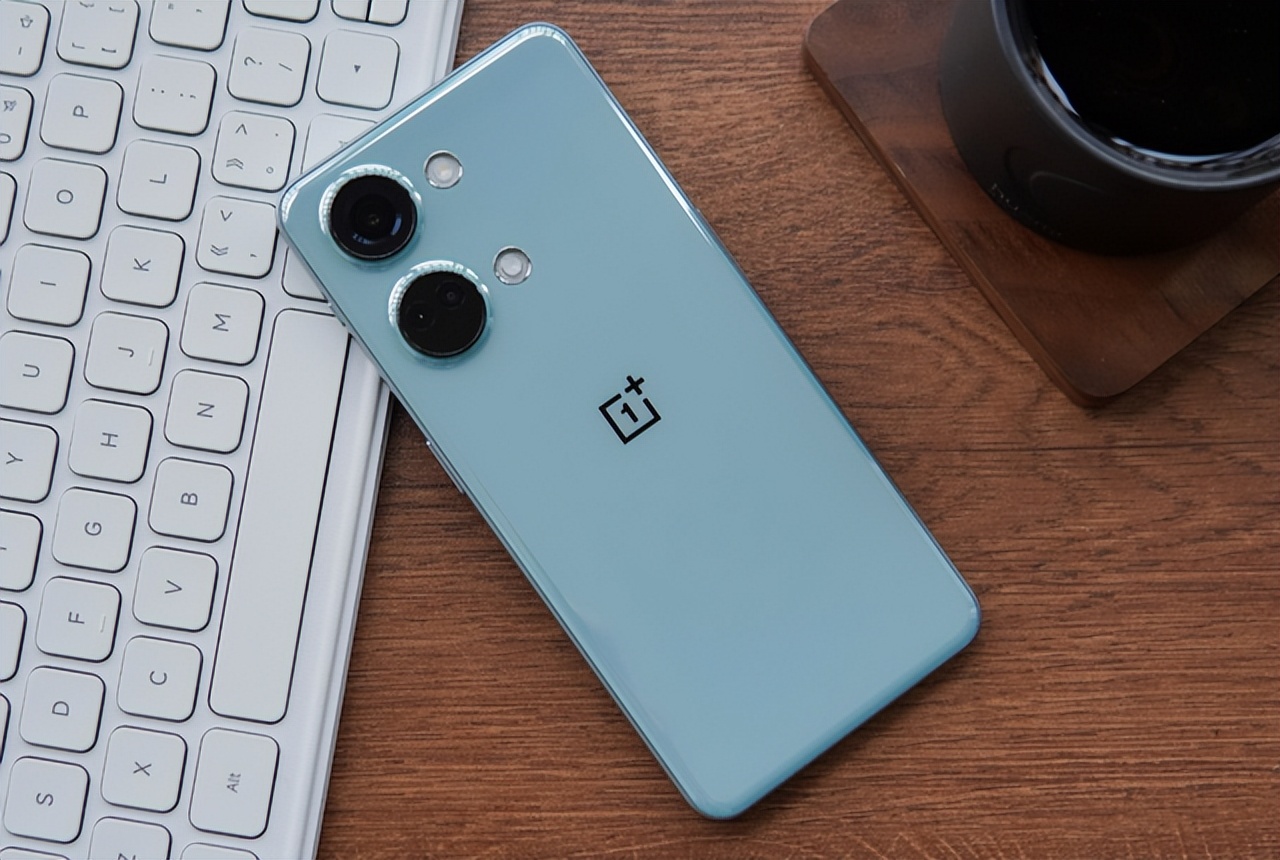 预算2500左右，4款“不输旗舰”的中端机皇，搭载骁龙8+处理器