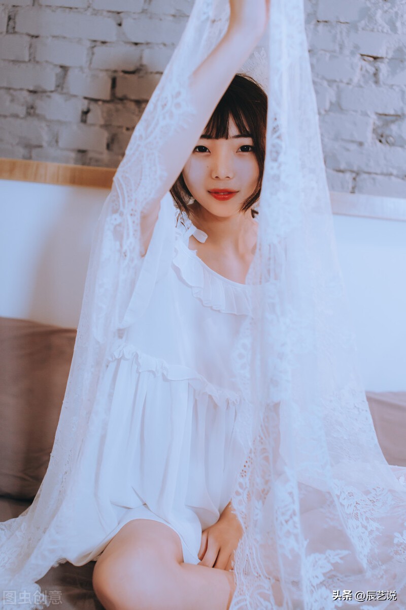 女性腿上绑带,大腿上绑带子好看吗