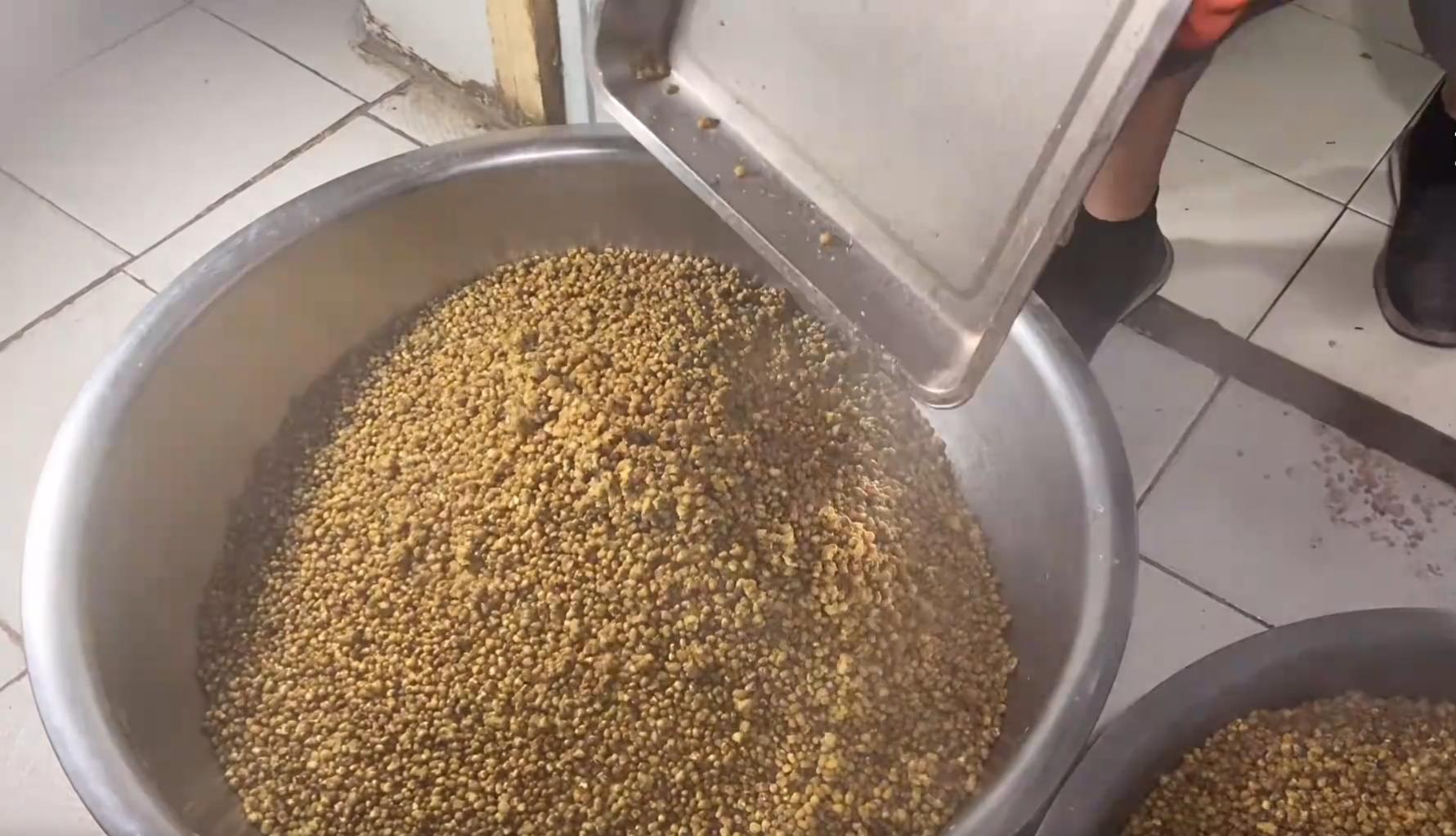 济南17年老店，什么都用机器干，1元1个销量高，出锅就抢没