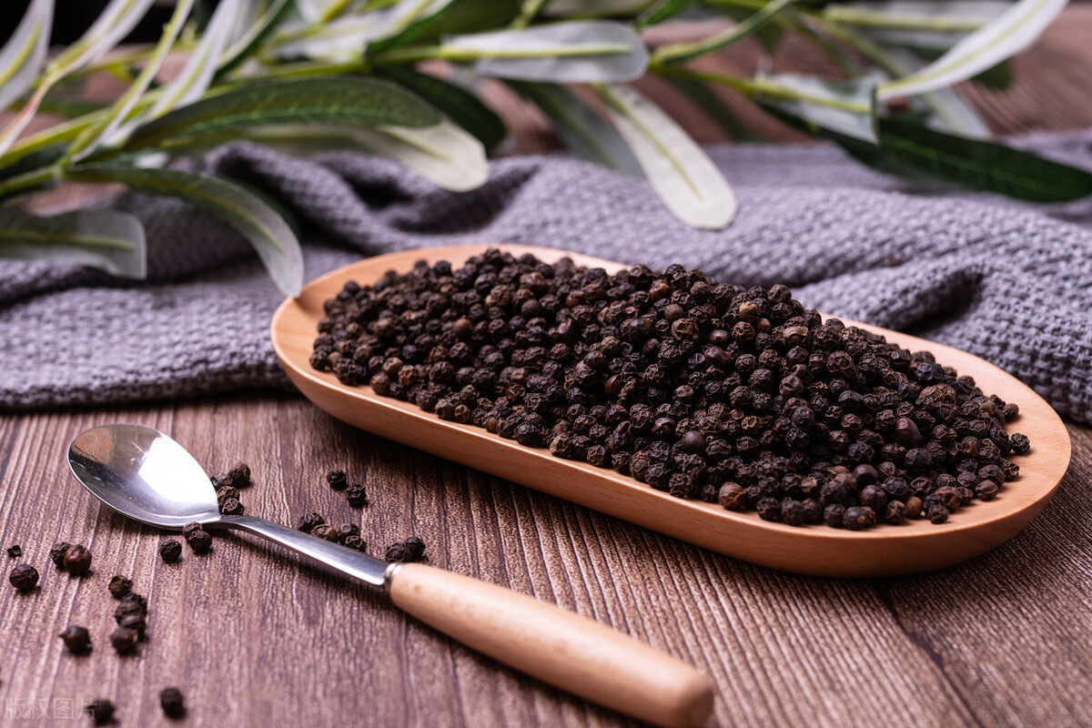 为啥黑胡椒粉没有臭味白胡椒粉有,超市买的现磨的胡椒粉怎么有臭味