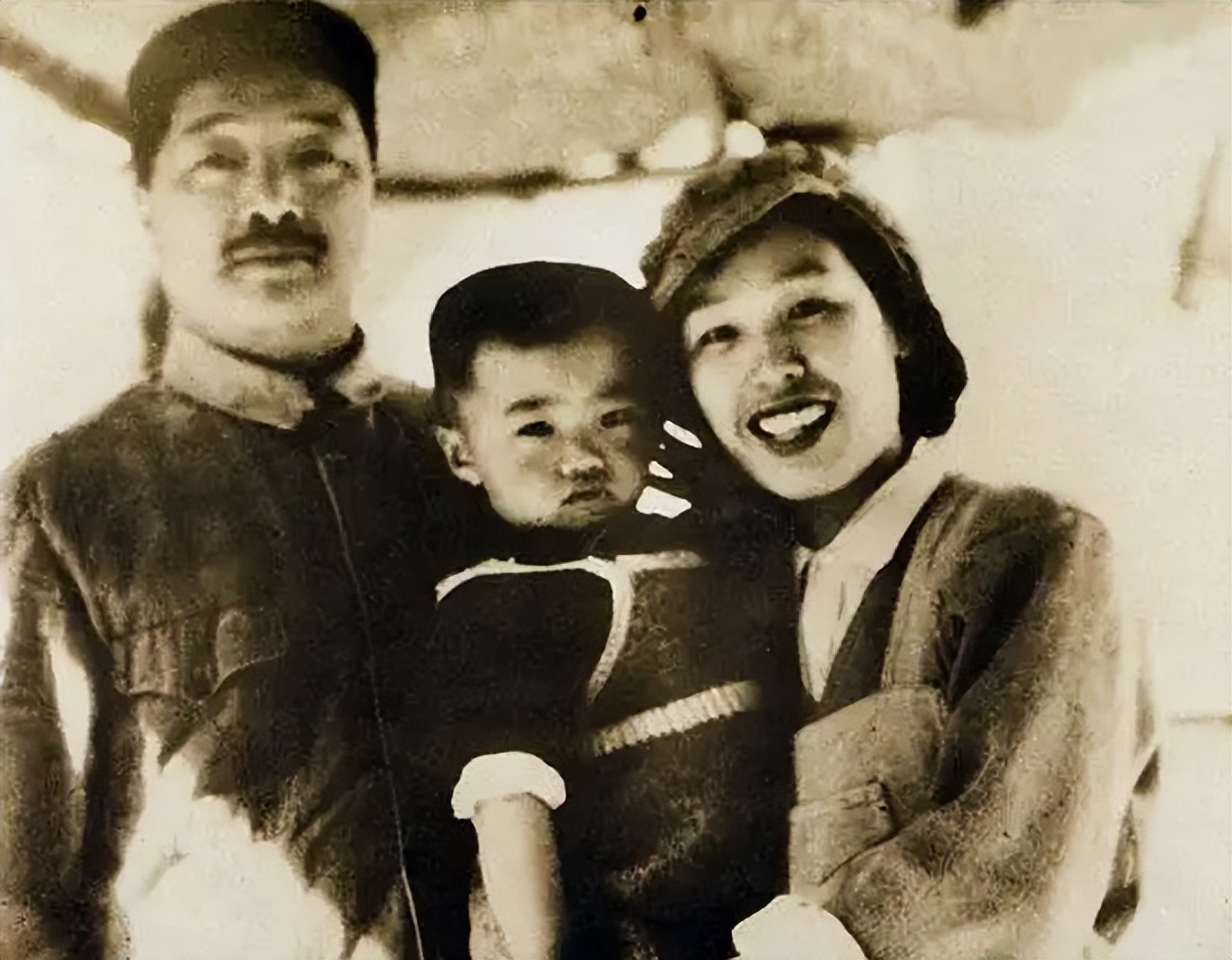 贺晓明曾说：父亲贺龙除了丰功伟绩外，另一个最高荣誉就是爱！