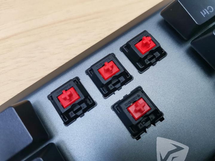 200以内最具性价比的茶轴机械键盘,高颜值樱桃青轴机械键盘