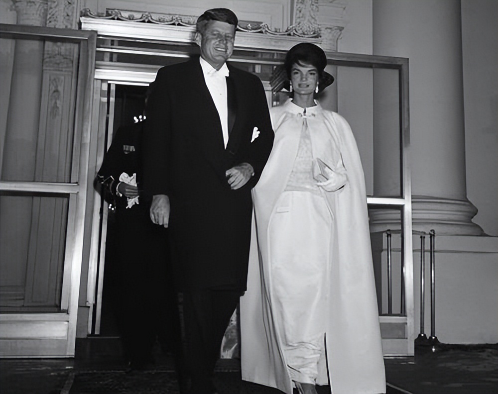 肯尼迪被杀后谁接任总统,肯尼迪总统被杀案解密