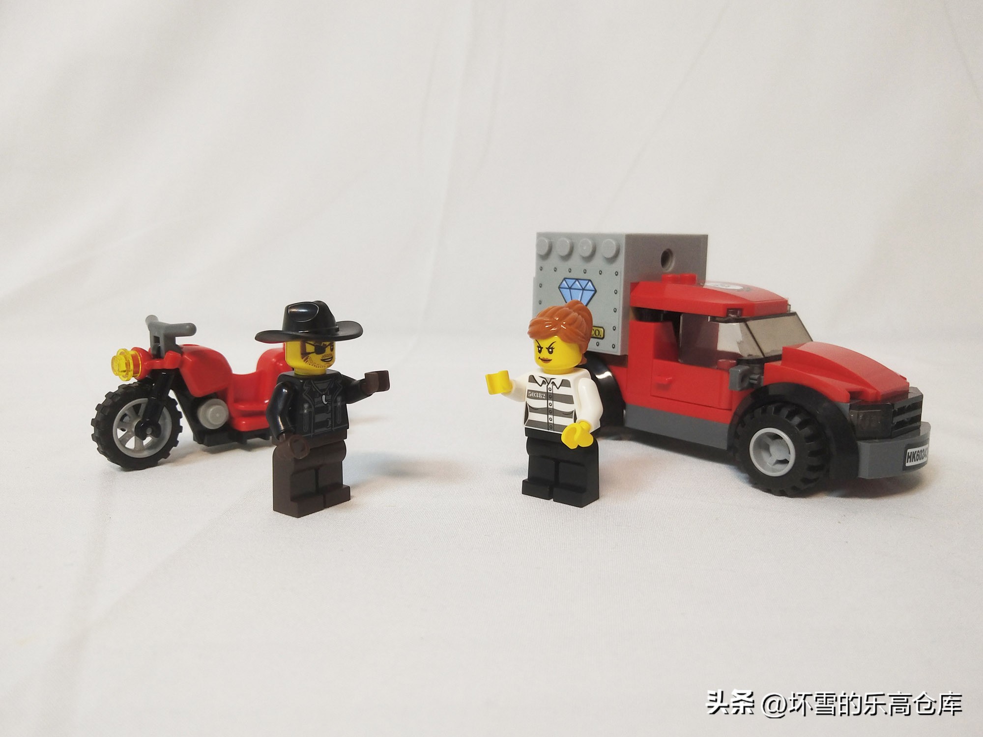 带磁铁的乐高,乐高60243警用直升机拼装视频