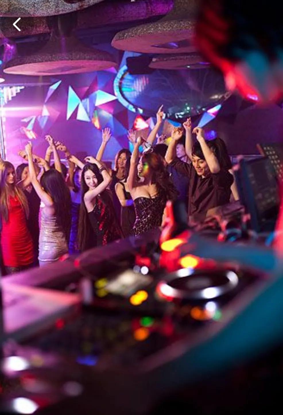 流连夜店的富婆们的人生沉浮（1）