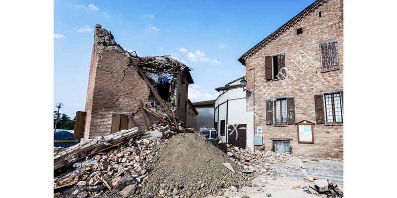 不给我弟买房,不给我弟弟买房子就离婚