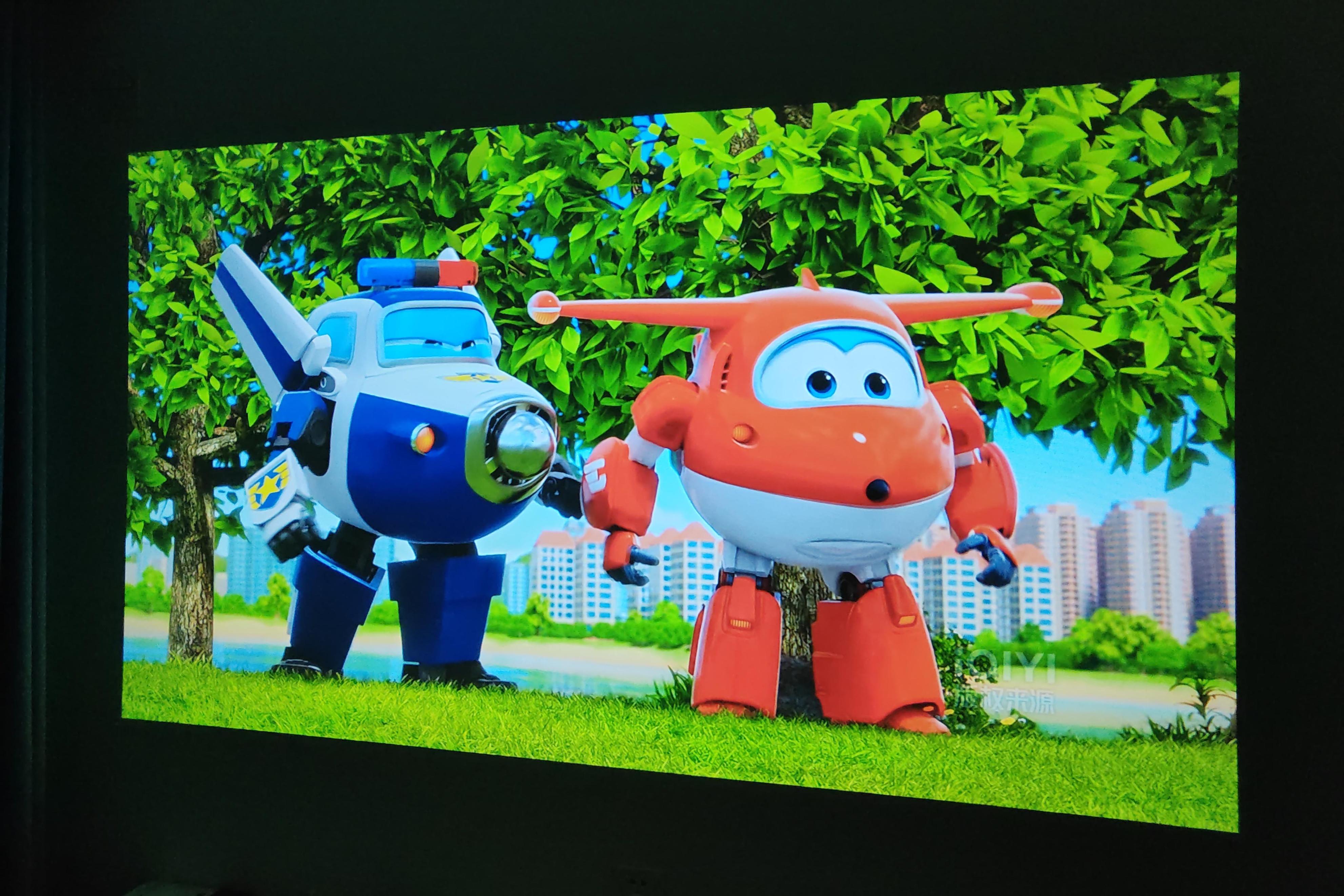 双倍亮度+JBL原装音响，表现到底如何？快乐星球O3投影深度评测