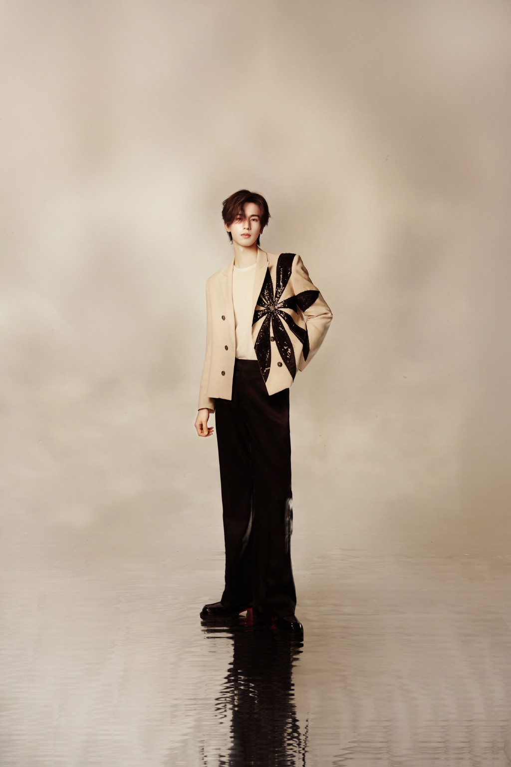 男明星宫廷风男西装搭配,最新男明星穿搭