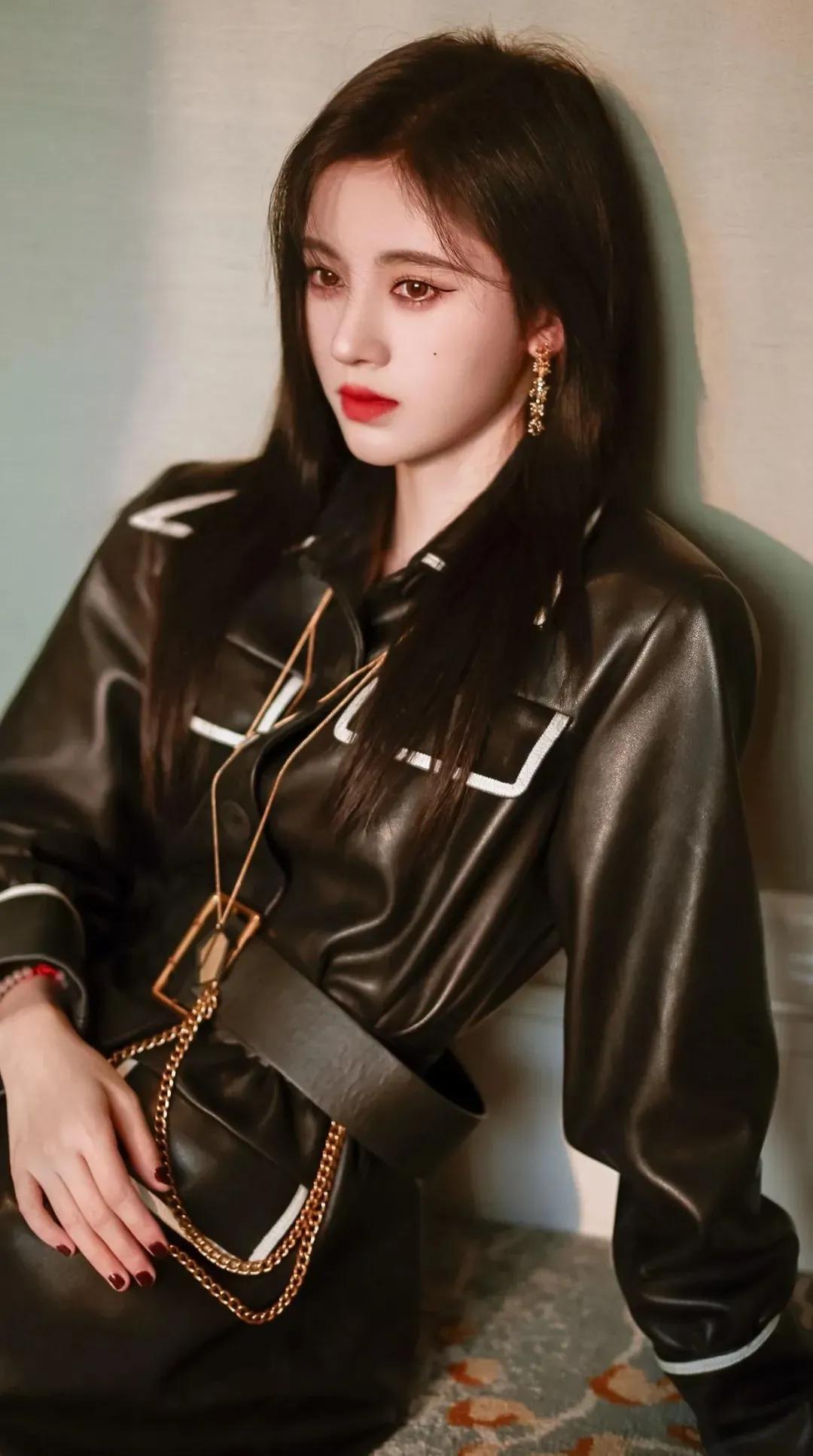 姹紫嫣红霞笼雾，佳酿温馨浅浅歌