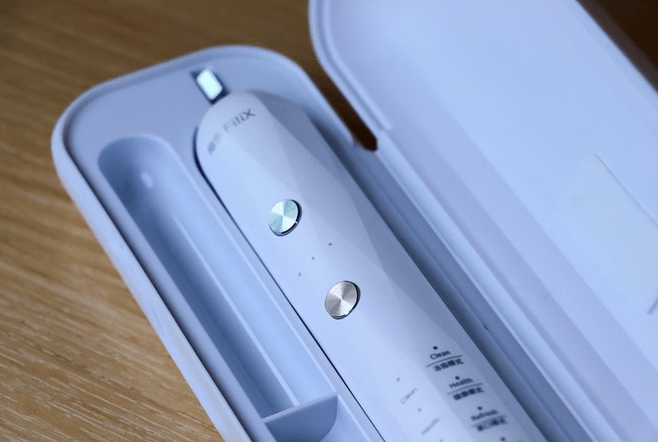 旋转电动牙刷和震动牙刷哪个更好,usmile电动牙刷和小米电动牙刷