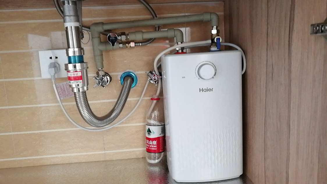 即热小厨宝和即热式水龙头哪个好,小厨宝好还是即热式水龙头好