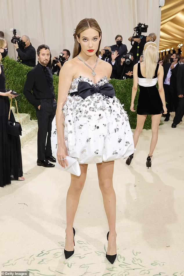 17岁中美混血滑雪天才,中国单板滑雪天才少女