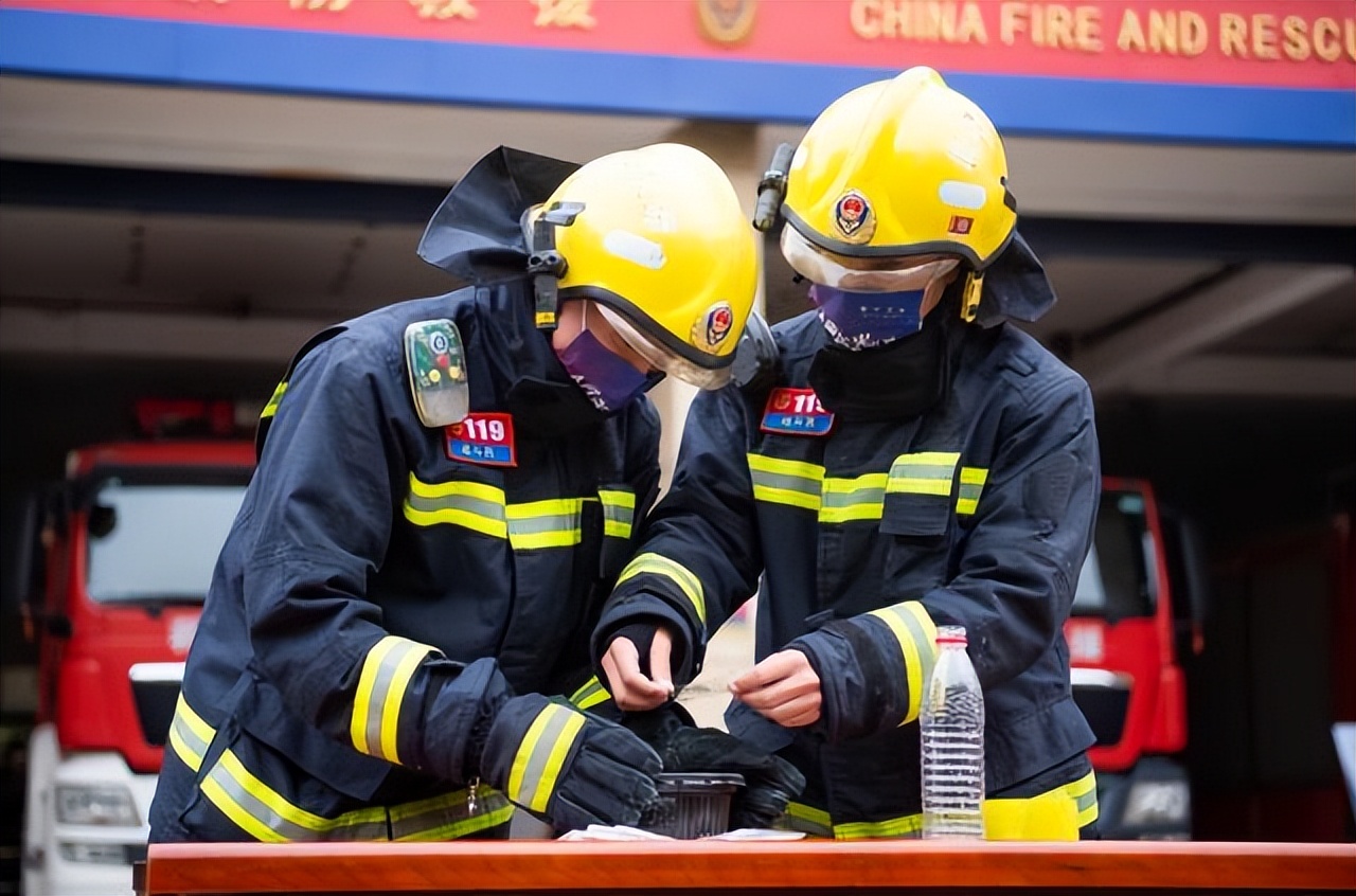 消防课堂食用自热火锅报警,自热小火锅安全性