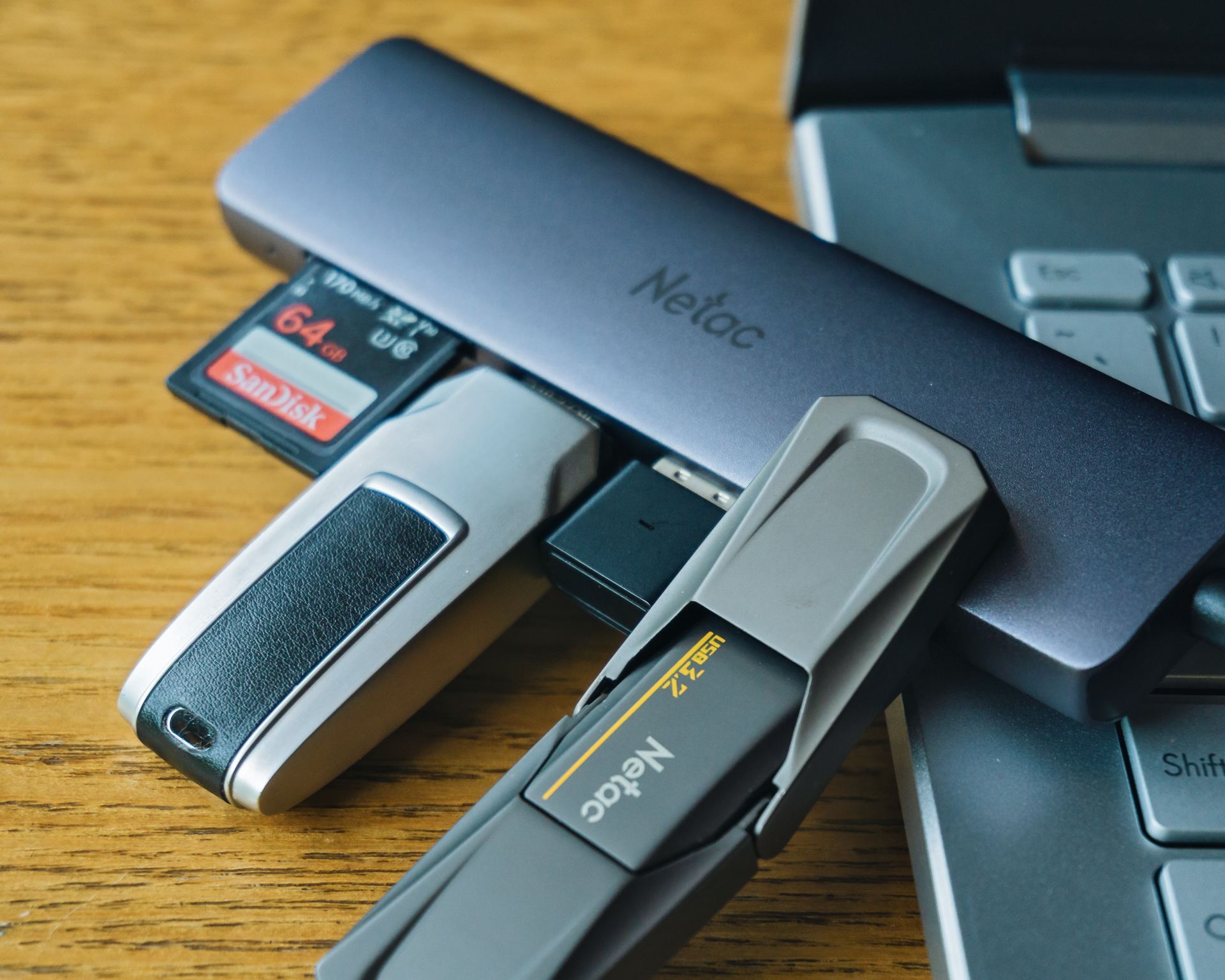 小屏随时变大屏，六大接口超实用，朗科*合六**一扩展坞评测