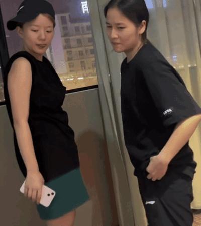 为了反击男凝，这群女孩把自己变成了「油腻男」