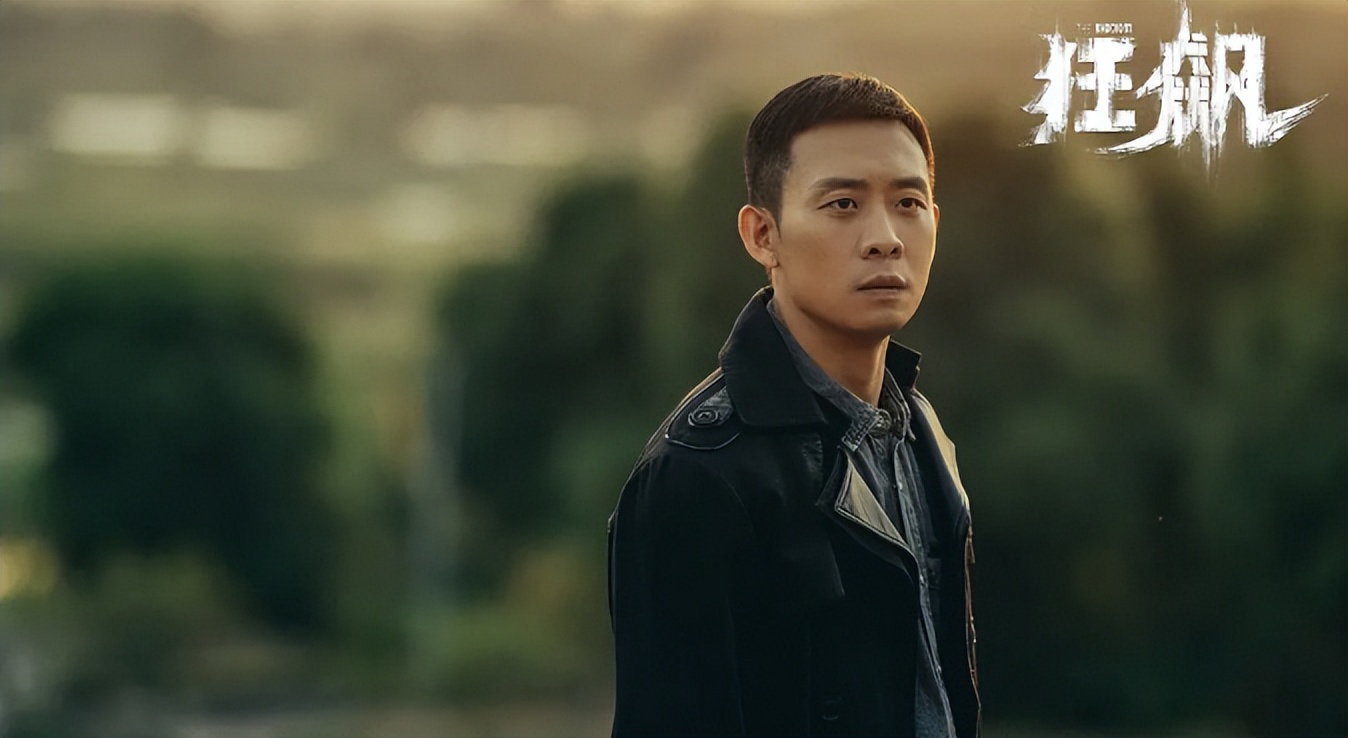 《狂飙》孟钰包包15万，安欣一件风衣2万块，果然影视剧中无穷人