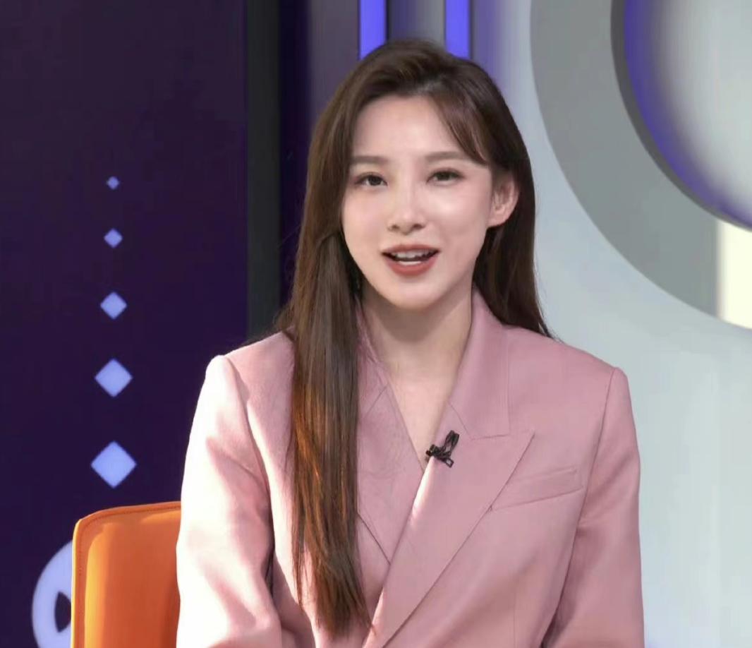 2018年世界杯cctv5漂亮美女主持人,央视世界杯直播间女主播