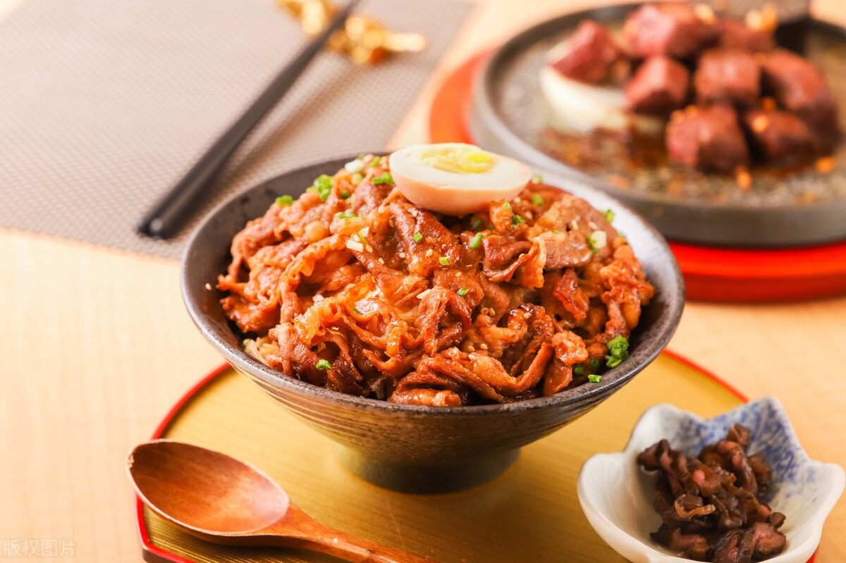 日本游玩一天10000元够不够,日本旅游7天30万日元