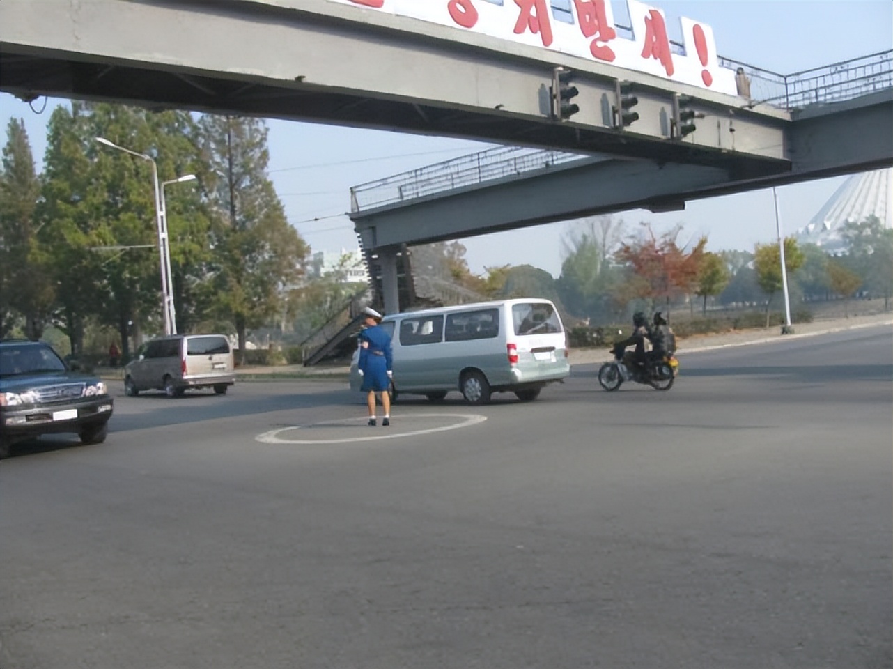 朝鲜一万块钱能干什么,朝鲜一万元什么样