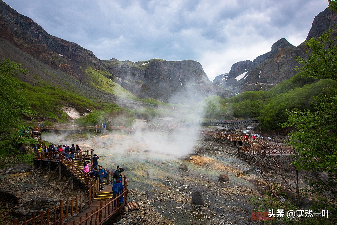 长白山网红小吃温泉鸡蛋，10元3个游客抢着买，一天卖出5000个