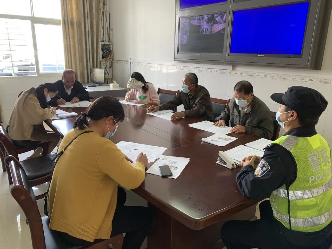 “派出所也可以考摩托车驾驶证，太方便了！”