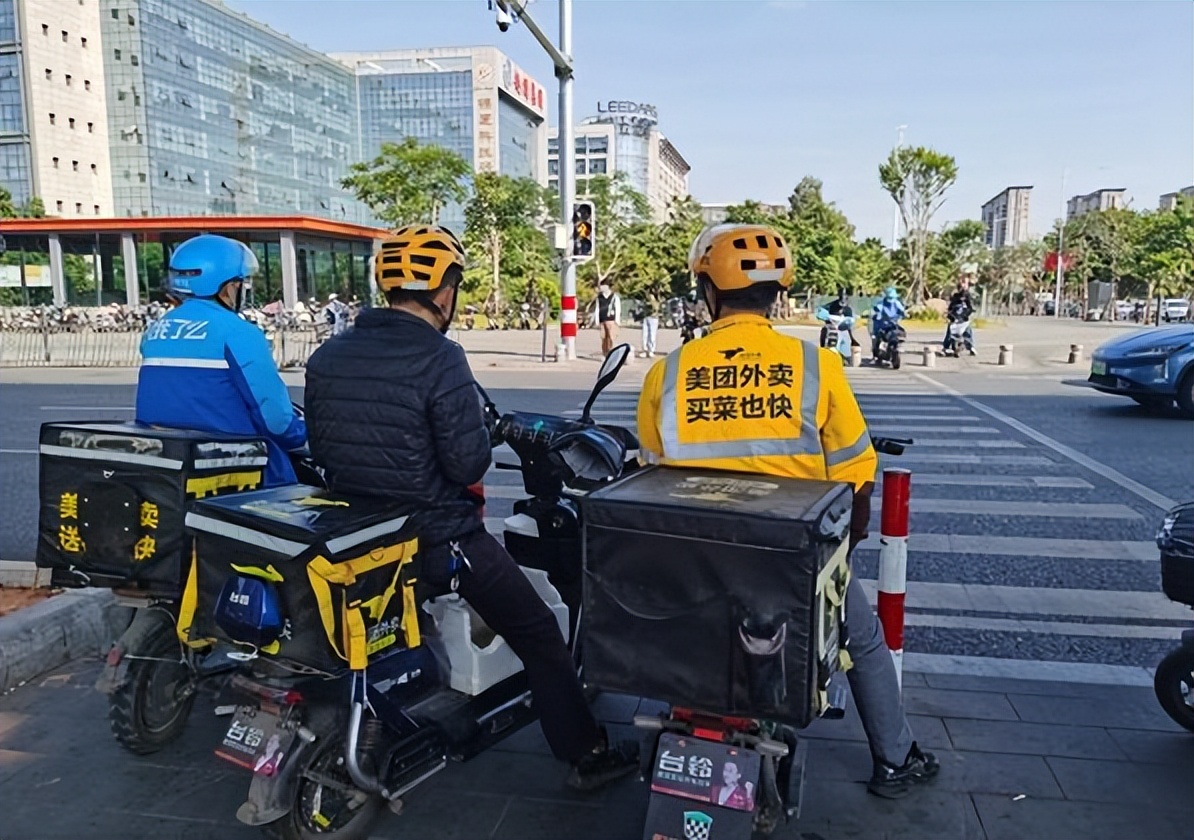 张雪峰说外卖的前景,大学生外卖员评价张雪峰