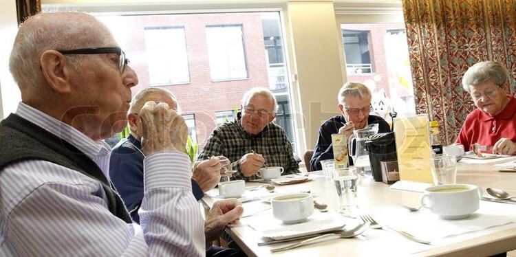 日本75岁退休政策是否属实,日本为何65岁才领退休金