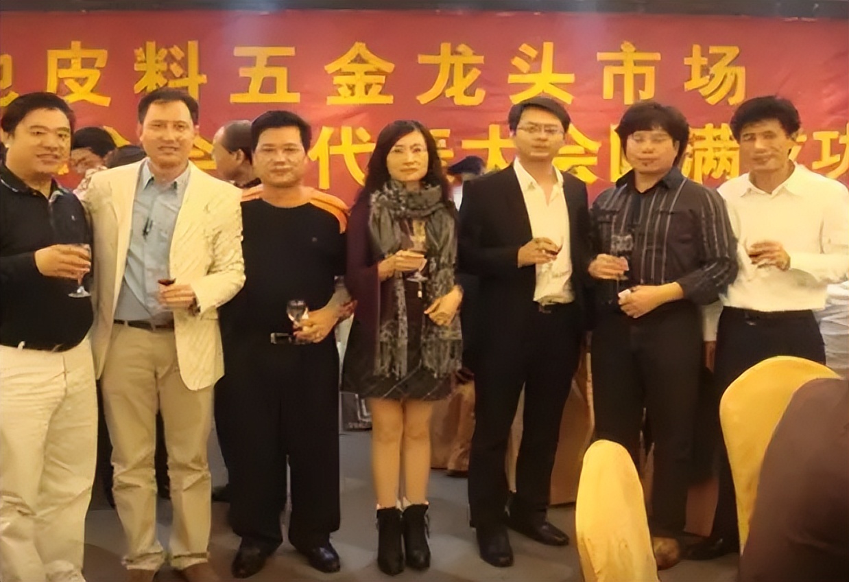 十二亿资产被父母兄弟送精神病院,上亿资产被家人瓜分