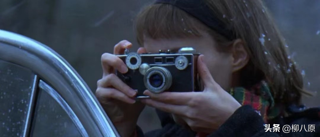 美国影片《卡罗尔》运用了很多的追踪镜头和手持镜头有什么目的？