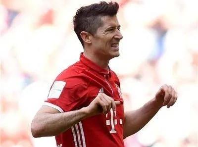 足球江湖之莱不群传：晋级不易，双标加戏，若要成功，必先自宫