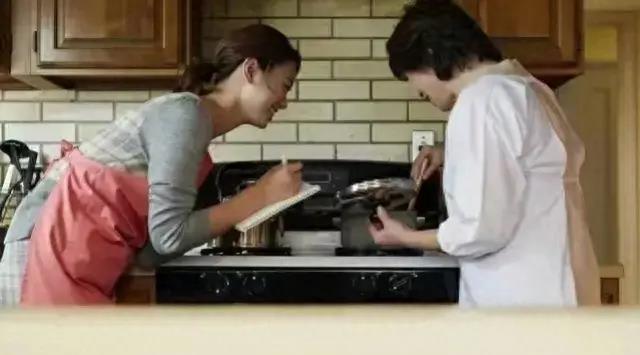 我68岁和老伴过夫妻生活时，无意发现他下身变小了，还能还原吗？